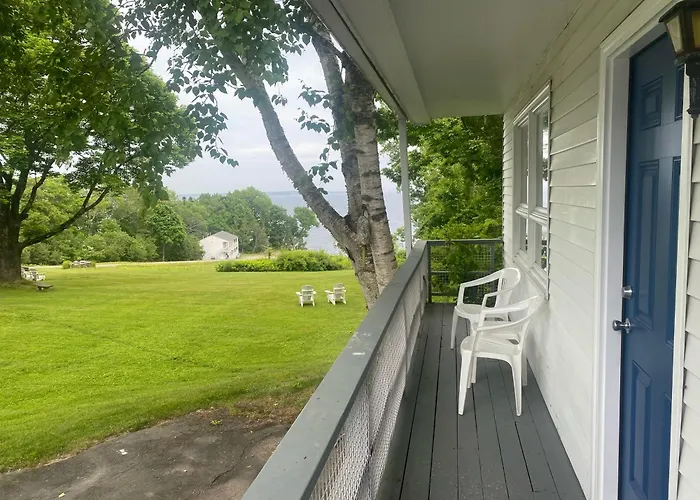 Cheap hotel: High Tide Inn On The Ocean, Motel And Cottages